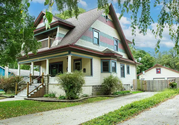 422 SE 2nd Street, Waverly, IA 50677
