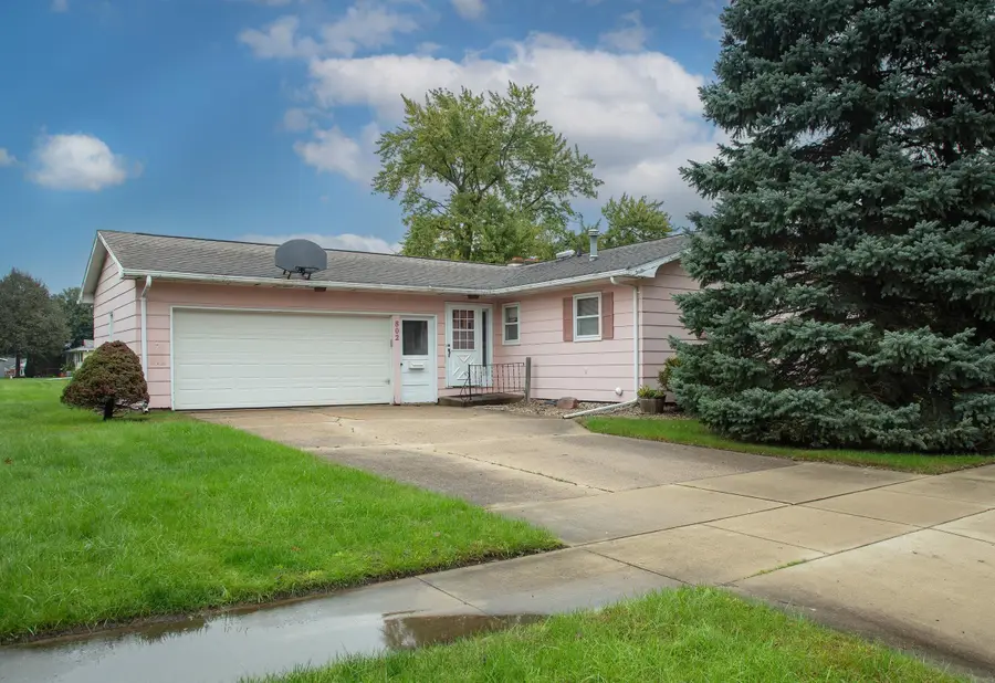802 11th Ave Nw, Waverly, IA 50677 - #2