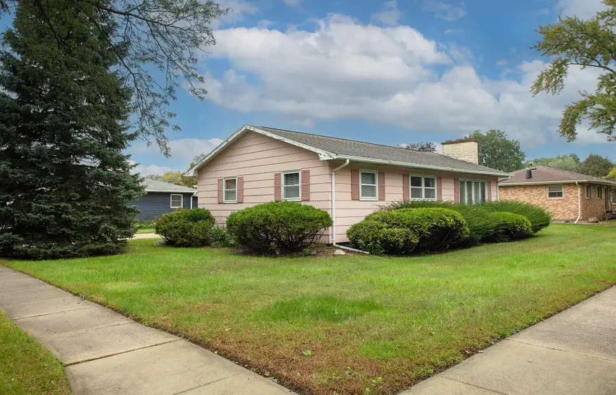 802 11th Ave Nw, Waverly, IA 50677 - #3