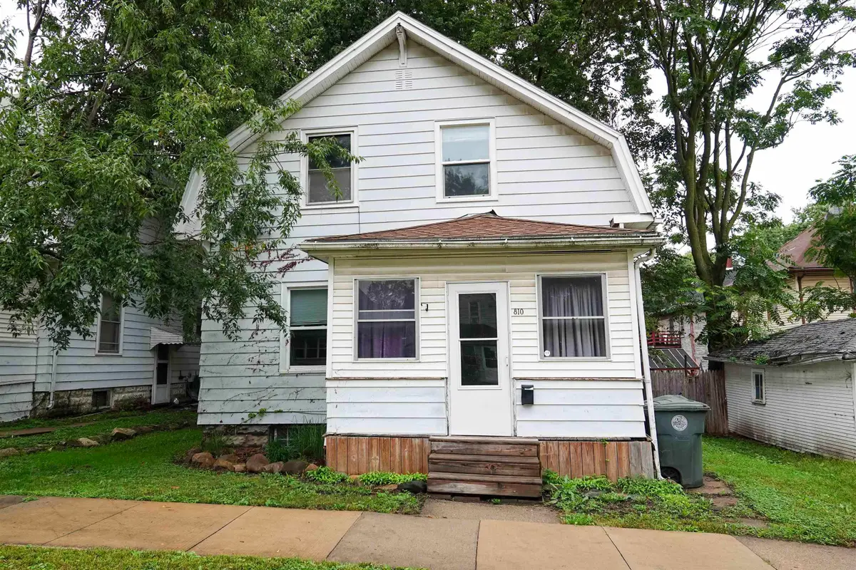 810 W 1st Street, Waterloo, IA 50701 - #1
