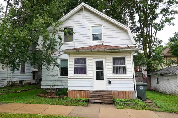 810 W 1st Street, Waterloo, IA 50701