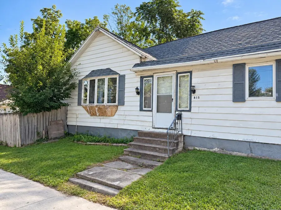 815 W 9th Street, Waterloo, IA 50702 - #2