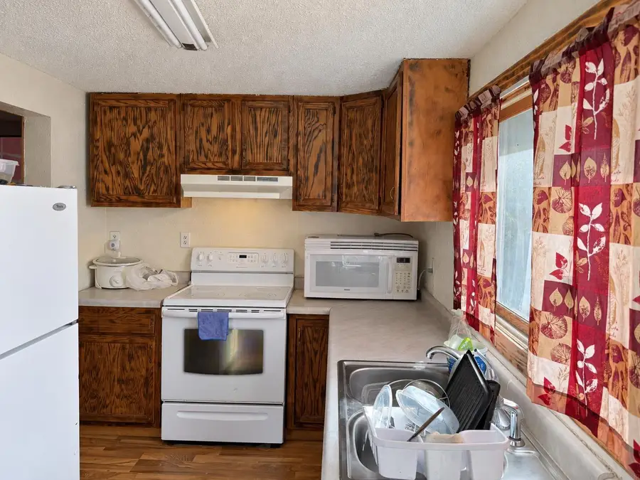 815 W 9th Street, Waterloo, IA 50702 - #3