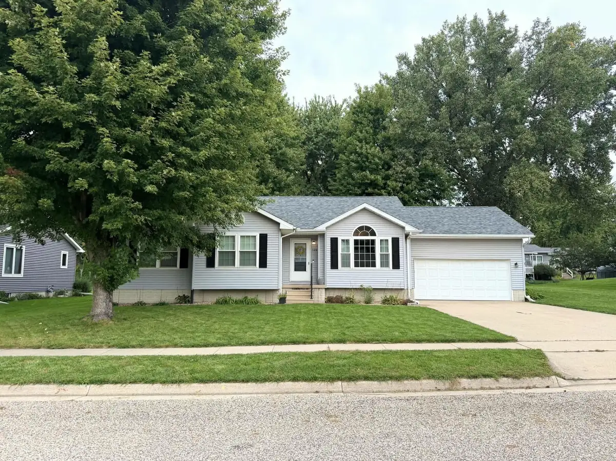 520 Donna Street, Denver, IA 50622 - #1