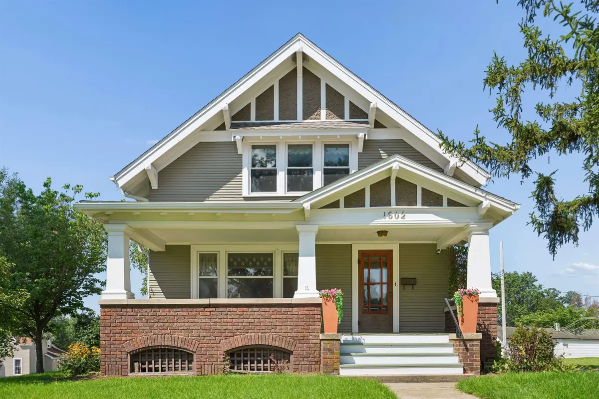 1602 7th Avenue, Belle Plaine, IA 52208 - #1