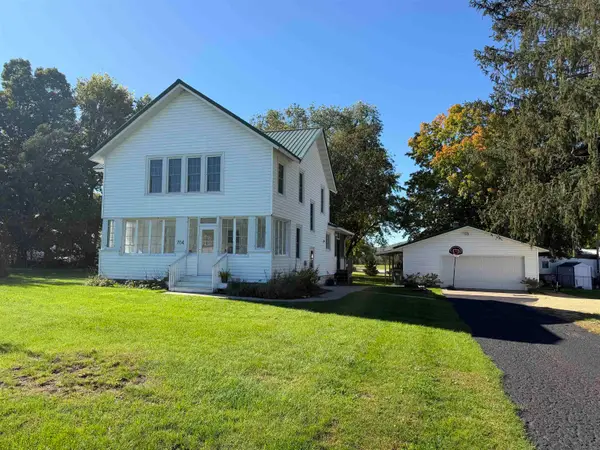704 Jefferson Avenue, Harpers Ferry, IA 52146