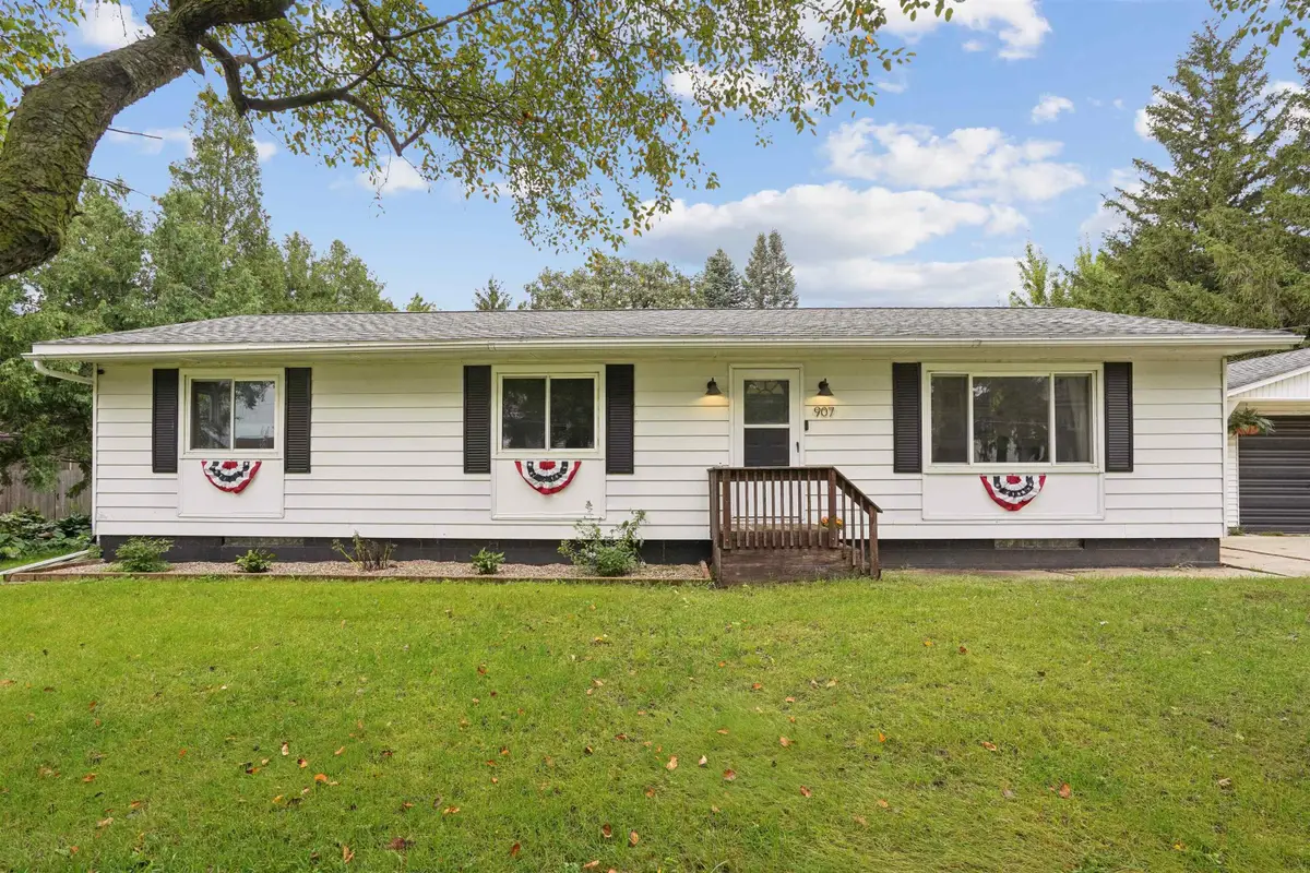 907 Sherman Street, Dysart, IA 52224 - #1