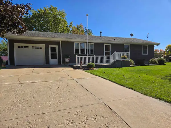 923 Red Maple Ave., Cresco, IA 52136