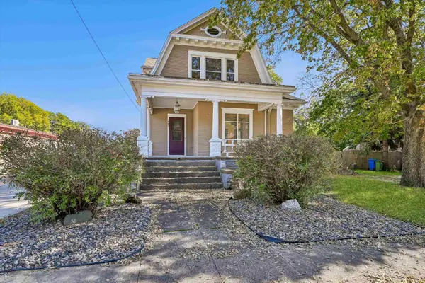407 SE 3rd Street, Waverly, IA 50677