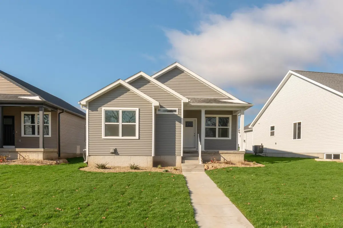 127 Axlewood Drive, Waterloo, IA 50701 - #1