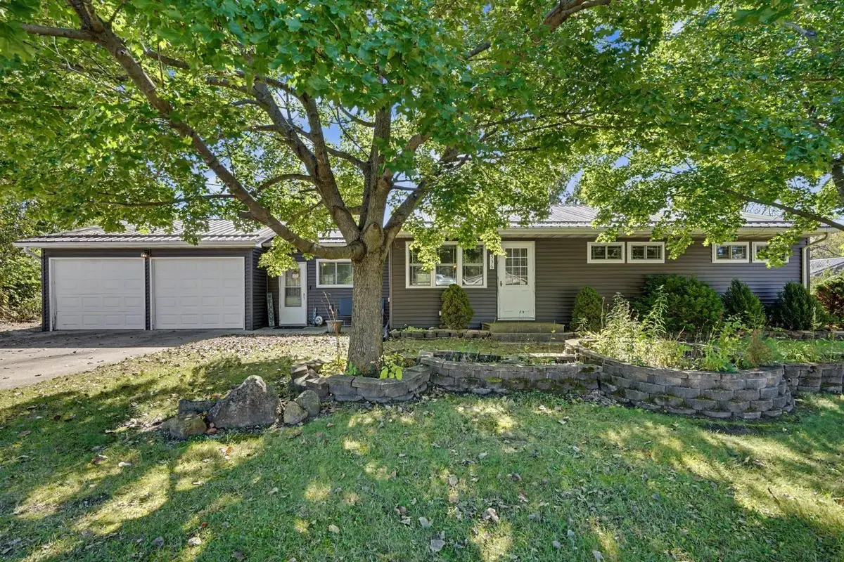 536 8th St Sw, Oelwein, IA 50662 - #1
