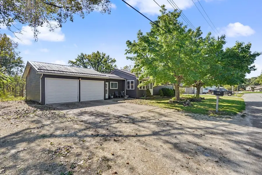 536 8th St Sw, Oelwein, IA 50662 - #2