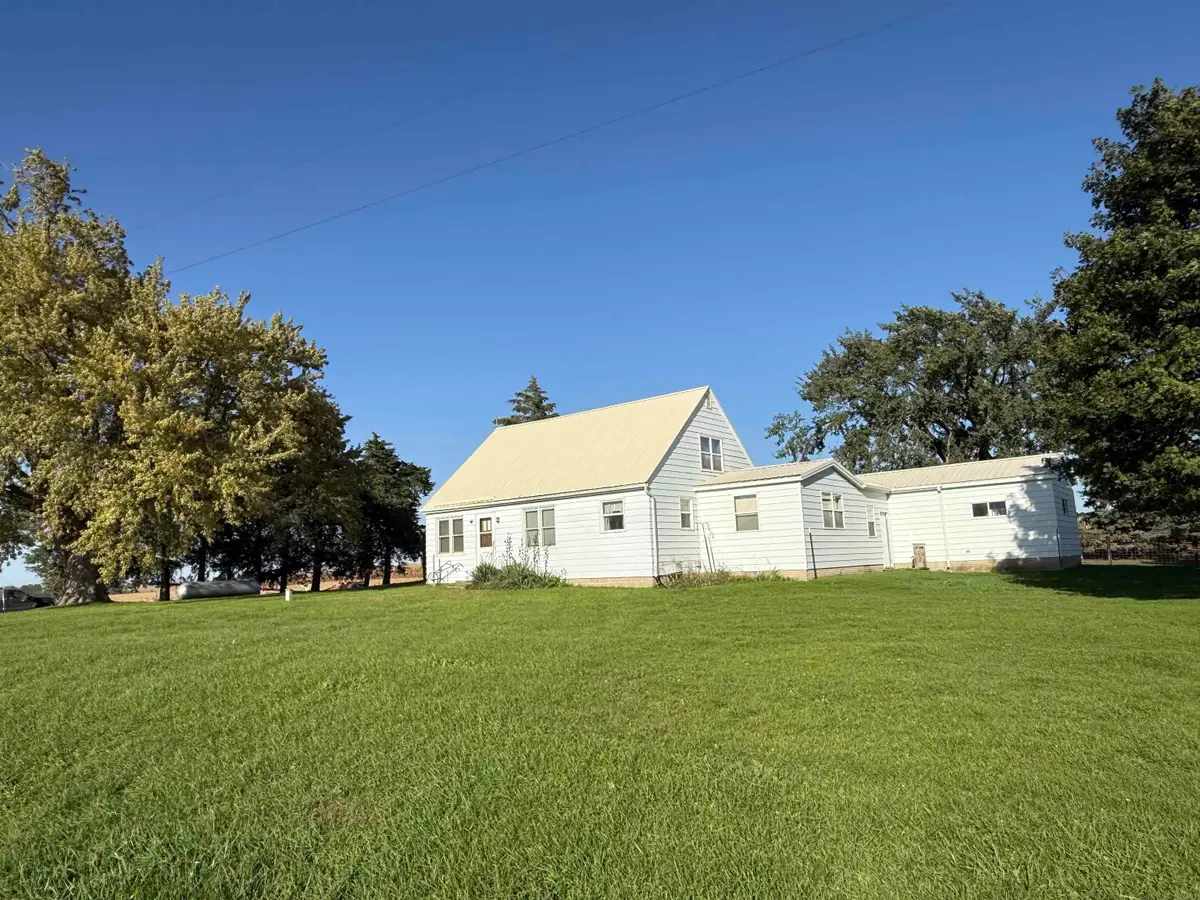 2848 Scott Blvd, Winthrop, IA 50682 - #1