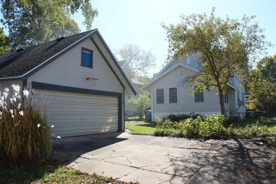 303 3rd Avenue, Charles City, IA 50616 - #2