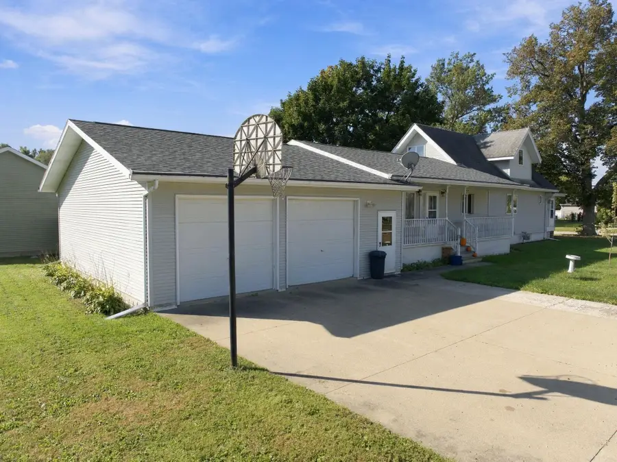212 N Division Street, Sumner, IA 50674 - #2