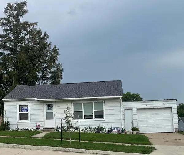 1001 Grant Street, Parkersburg, IA 50665
