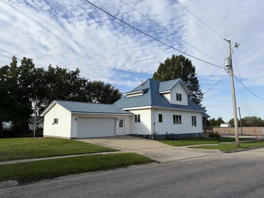 400 N Monroe Street, Wellsburg, IA 50680 - #2