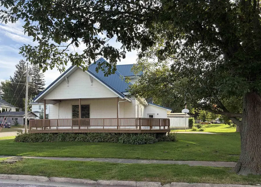 400 N Monroe Street, Wellsburg, IA 50680 - #3