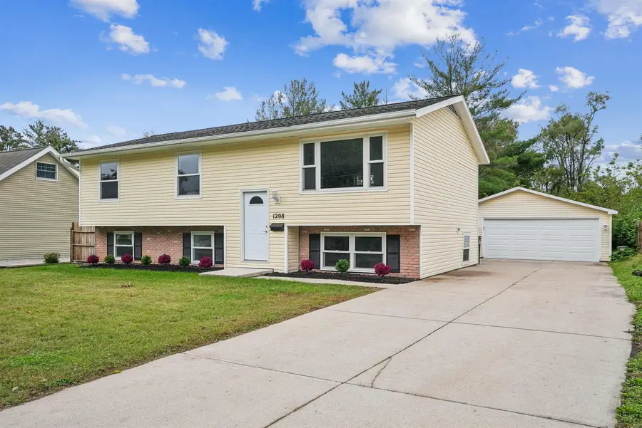1208 W 4th Street, Cedar Falls, IA 50613 - #2