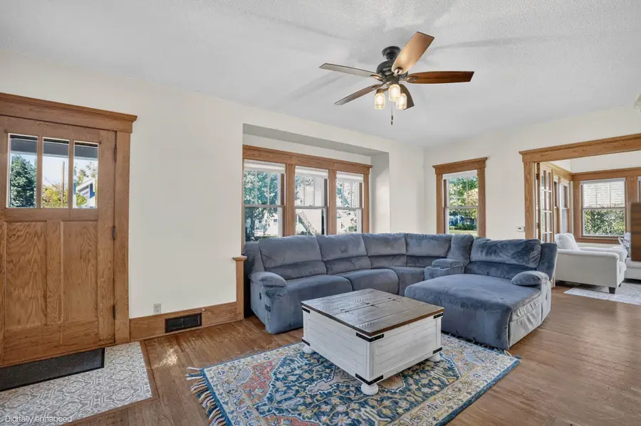 410 W 6th Street, Cedar Falls, IA 50613 - #2