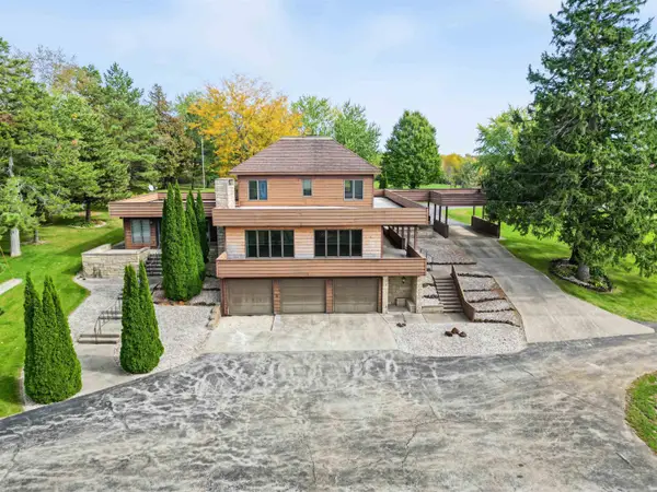 1659 Elon Drive, Waterville, IA 52170