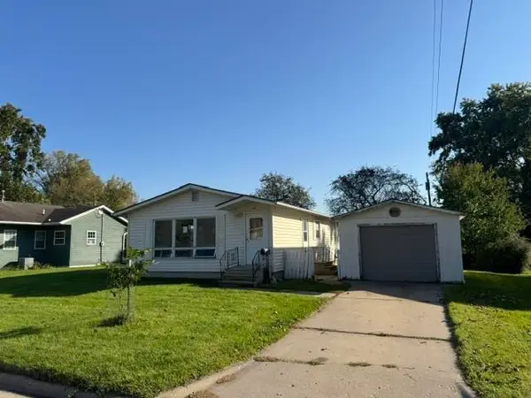 805 Decorah Avenue, Decorah, IA 52101