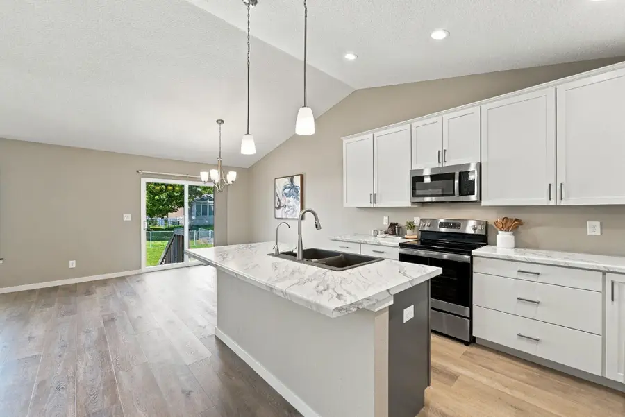 3346 Lincolnshire Road, Waterloo, IA 50701 - #3