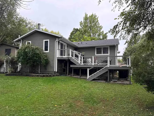 3716 Briarwood Drive, Cedar Falls, IA 50613