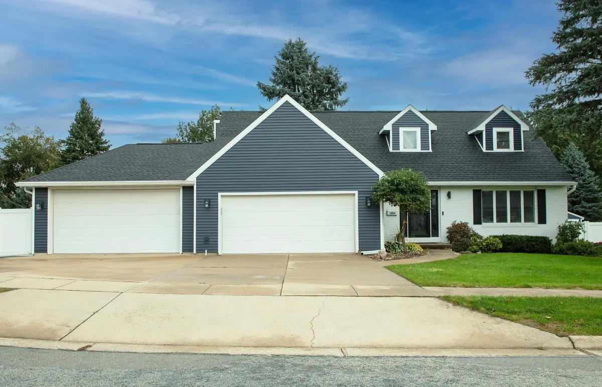 1604 Hillside Avenue, Waverly, IA 50677 - #1