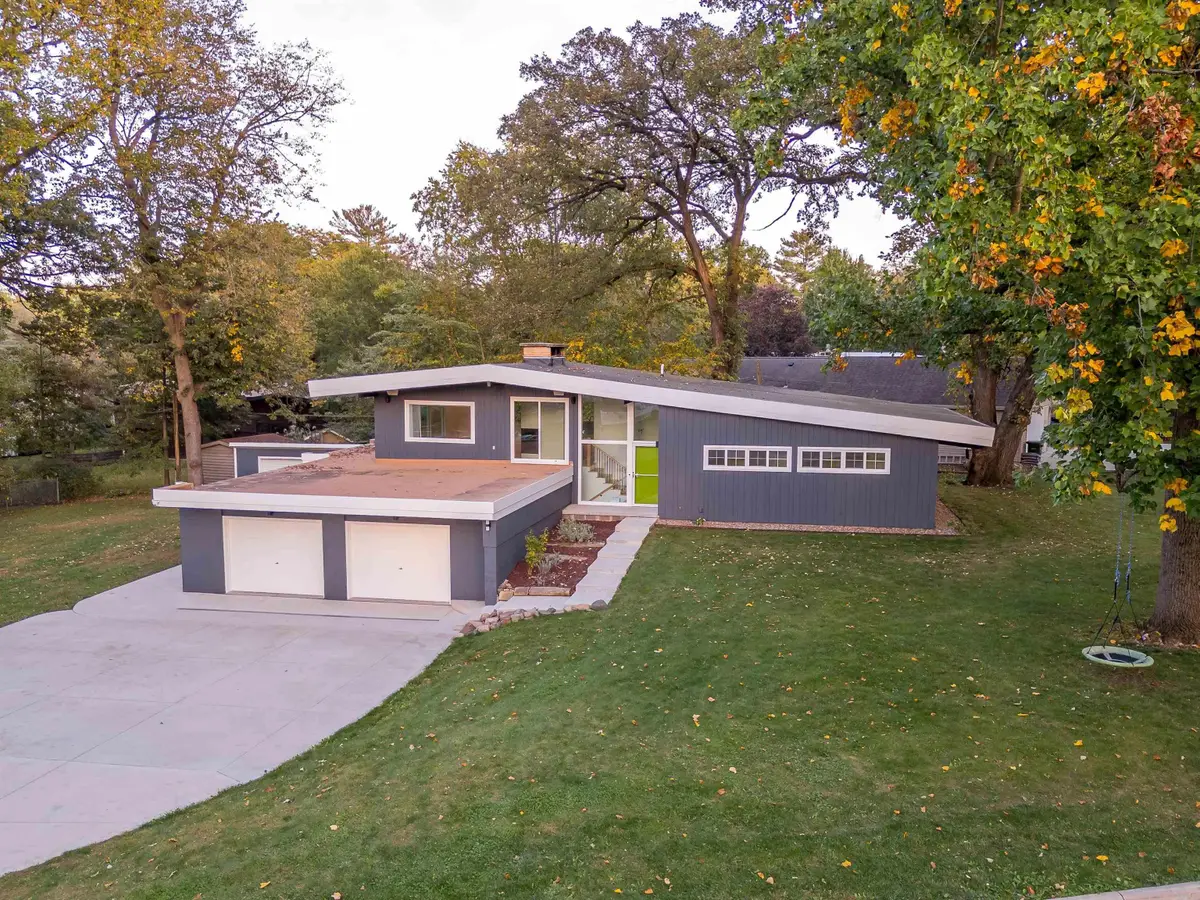 2620 Ashland Avenue, Cedar Falls, IA 50613 - #1