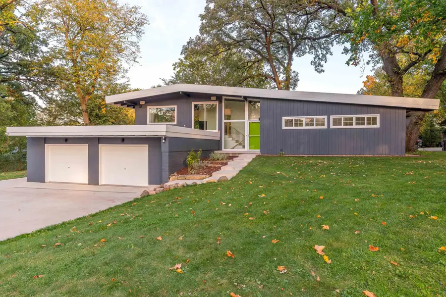 2620 Ashland Avenue, Cedar Falls, IA 50613 - #2