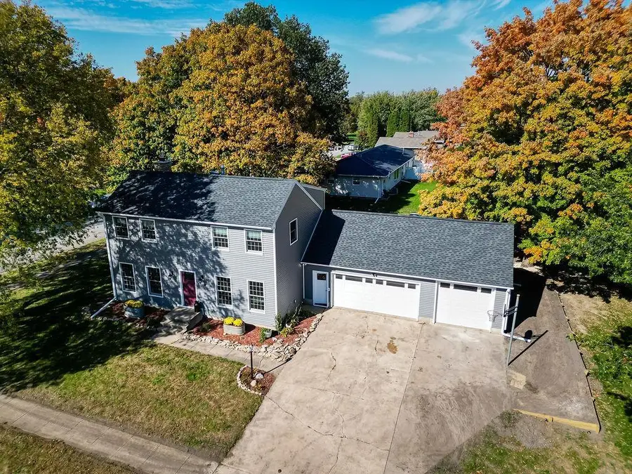 1518 Hickory Heights Drive, Waverly, IA 50677 - #2