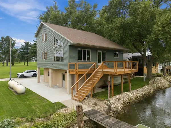 1749-62 Golf Course Boulevard, Independence, IA 50644