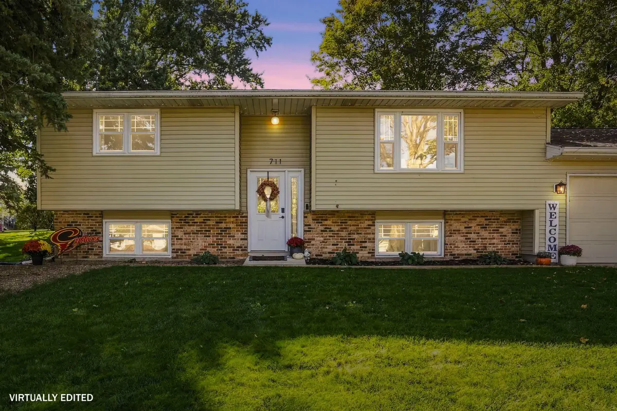 711 Washington Street, Denver, IA 50622 - #1