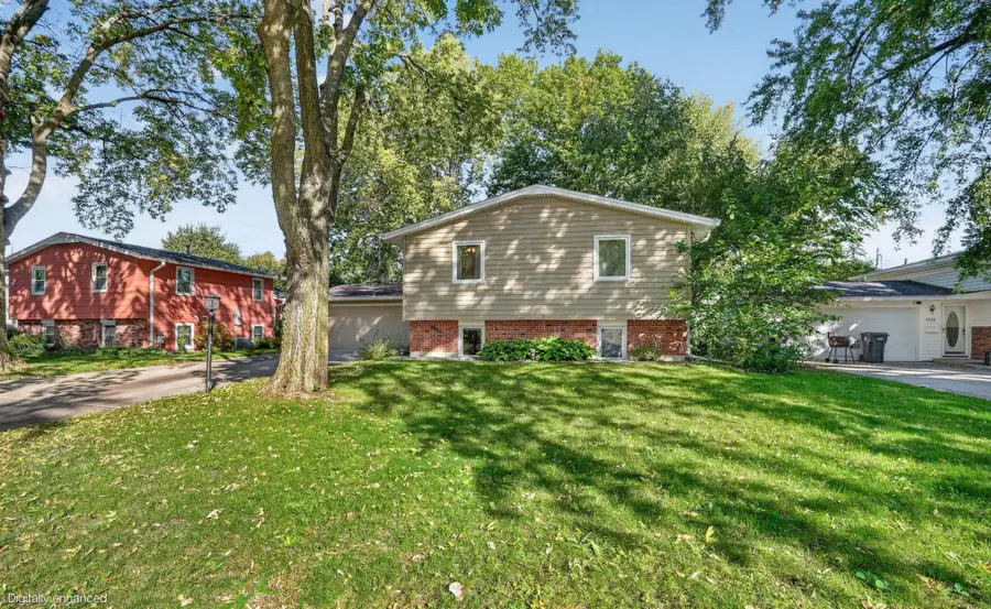 1505 W 5th Street, Cedar Falls, IA 50613 - #2