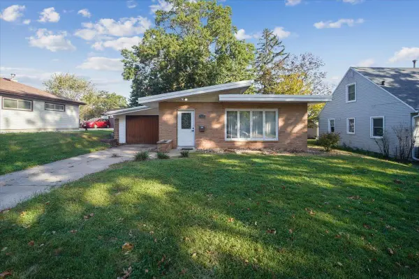1201 W 8th Street, Cedar Falls, IA 50613