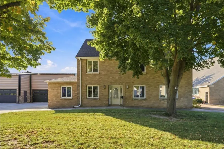 239 S Walnut Avenue, New Hampton, IA 50659 - #2