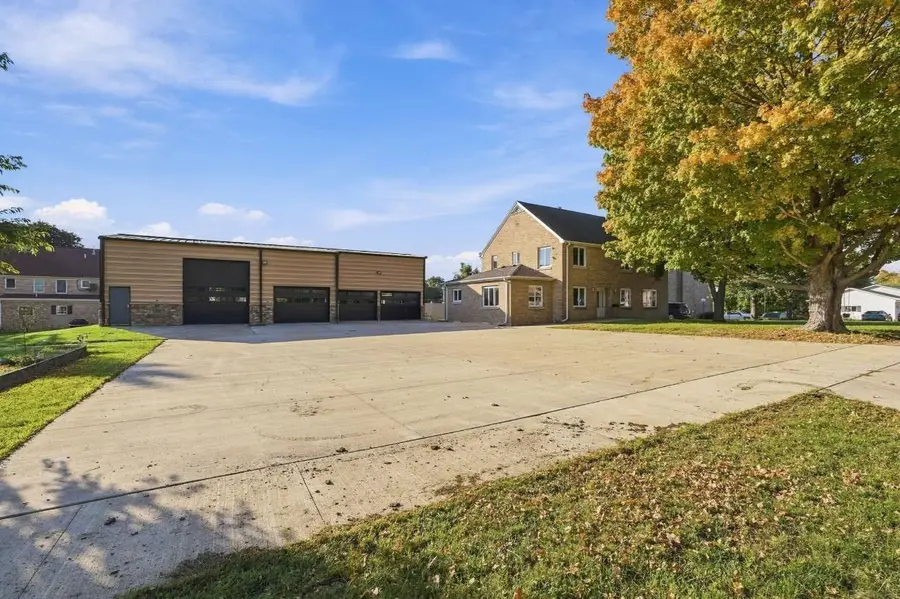 239 S Walnut Avenue, New Hampton, IA 50659 - #3
