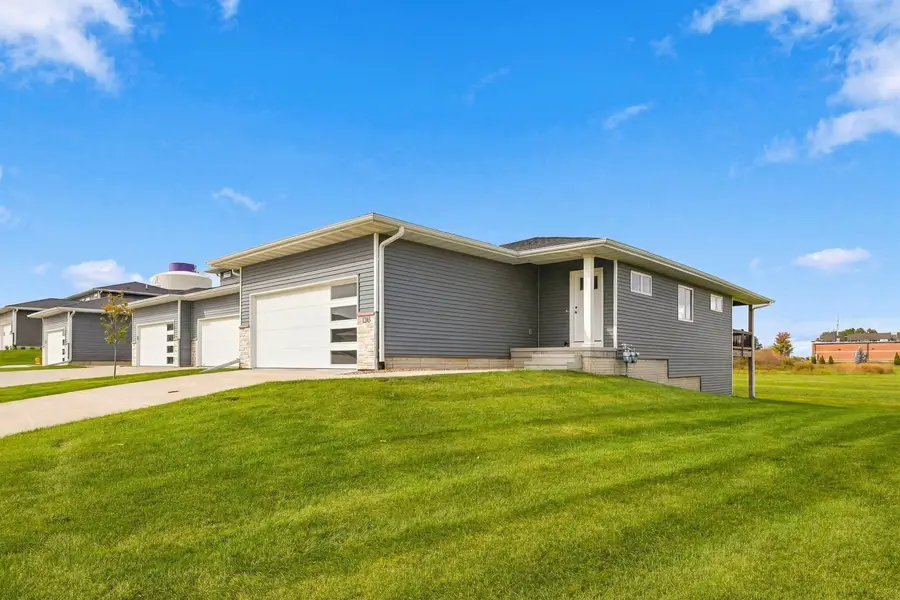 1203 Loren Drive, Cedar Falls, IA 50613 - #2