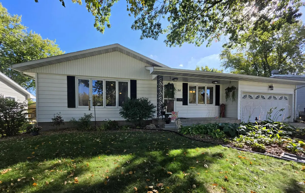 211 Lambeth Road, Waterloo, IA 50701 - #1