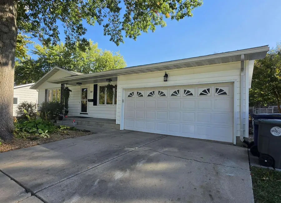 211 Lambeth Road, Waterloo, IA 50701 - #3