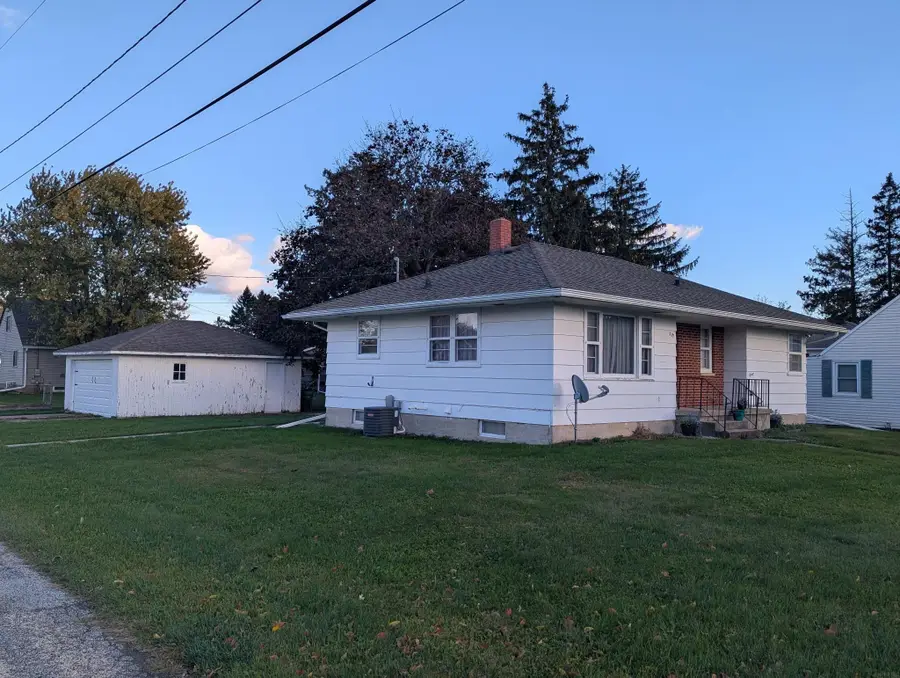 307 3rd St NE, Waukon, IA 52172 - #2
