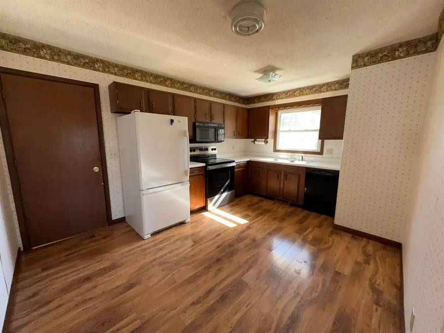 402 2nd Ave. Ne, Waukon, IA 52172 - #3