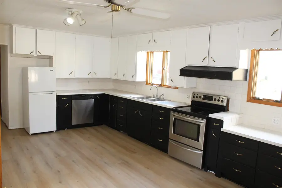 522 NW 4th Street, Waverly, IA 50677 - #2