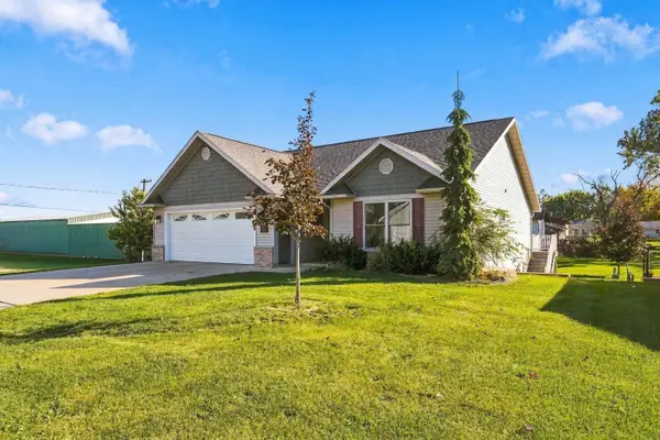 409 5th St N, Fairbank, IA 50629
