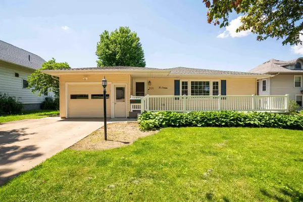 703 11th Street, Grundy Center, IA 50638