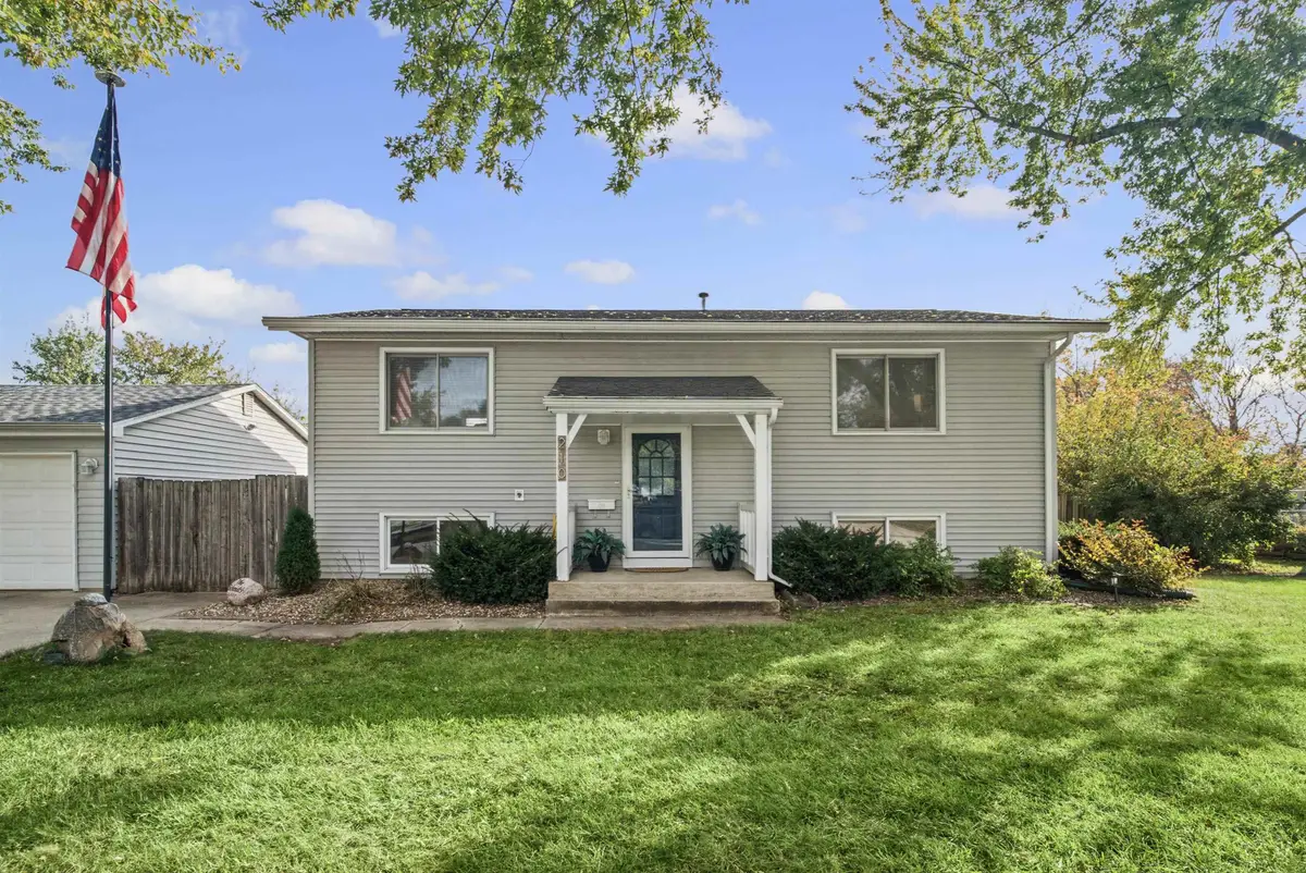 210 Pine Street, Waverly, IA 50677 - #1