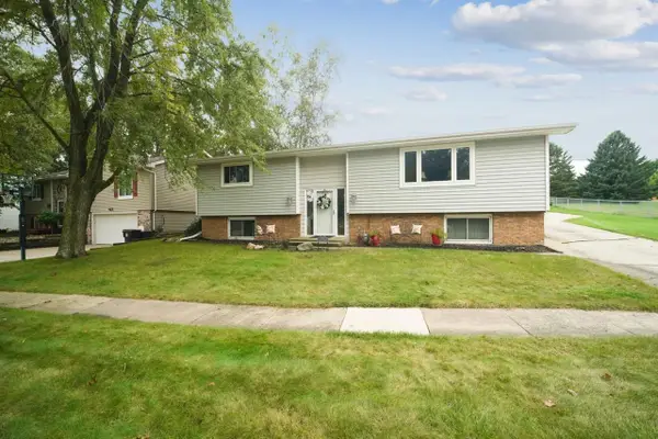 909 Barnett Drive, Cedar Falls, IA 50613