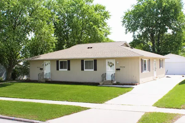 2331-2333 Fairway Lane, Waterloo, IA 50701