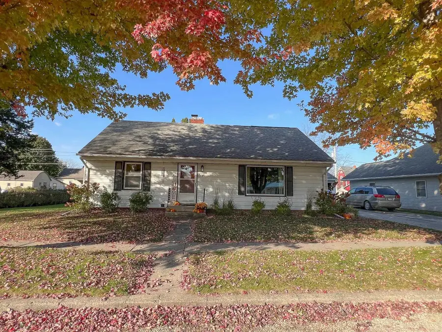 614 Franklin Street, Elgin, IA 52141 - #2